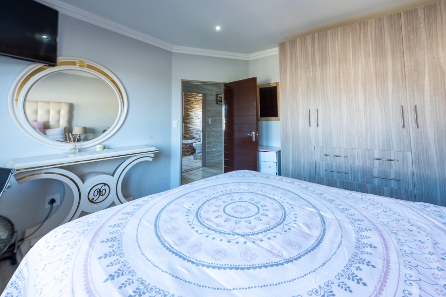4 Bedroom Property for Sale in Geelhoutpark North West